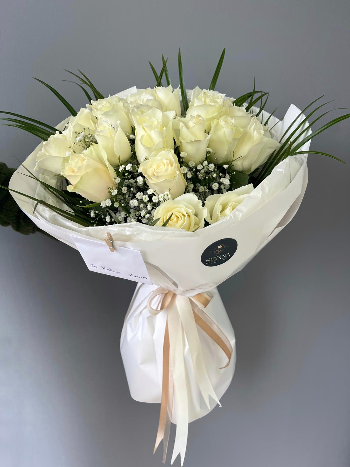 21 pieces four seasons white roses 