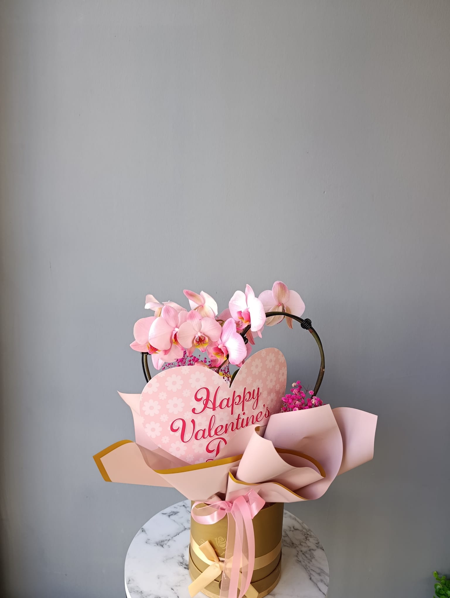Happy Valentine day pembe kalp orkide
